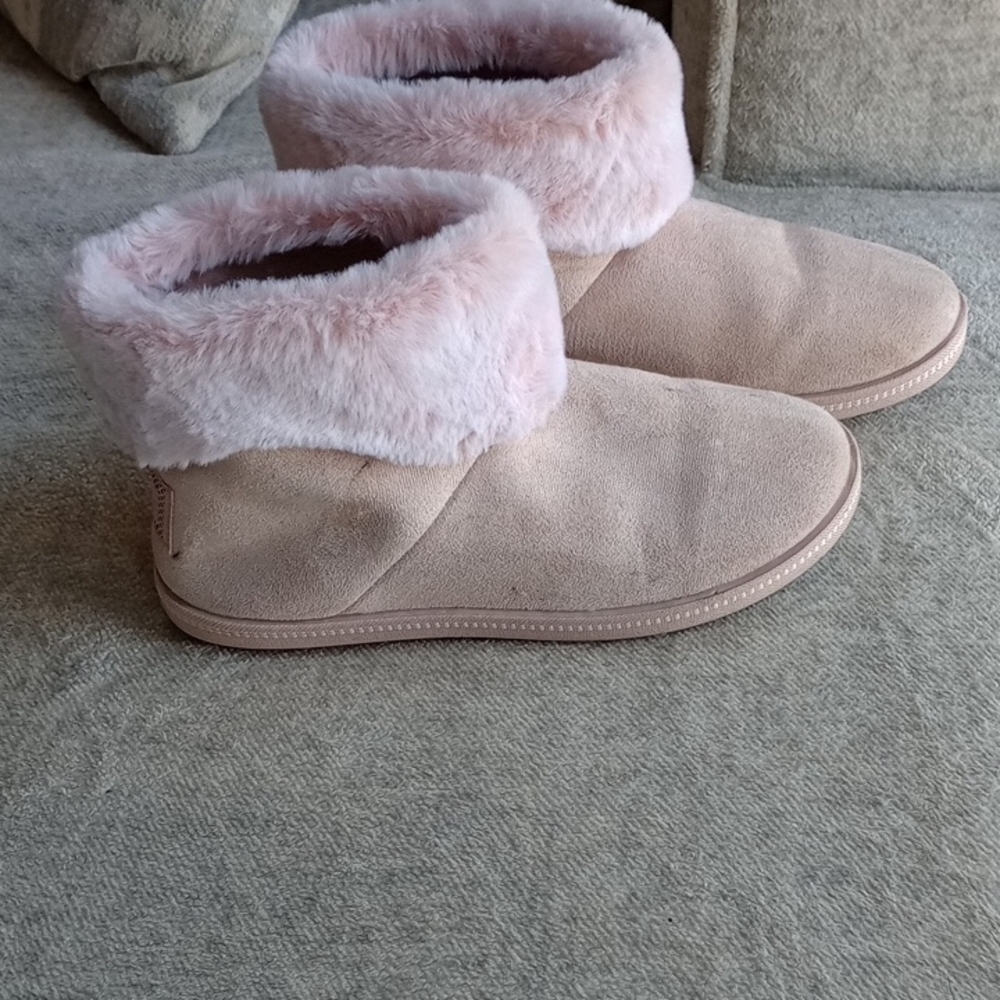 A) Skechers Pink Fur-Lined Winter Boots - Picture 3 of 6
